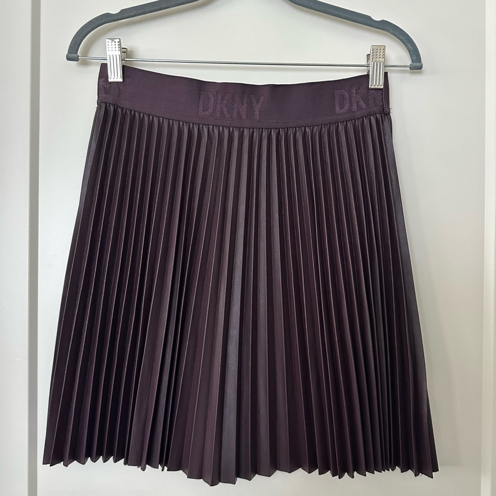 DKNY Women's Pleated Skirt - Black